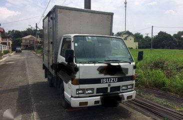 SELLING ISUZU Elf closed van 2011