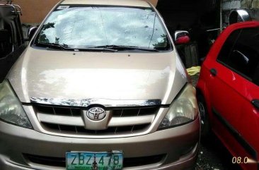 Toyota Innova g top of the line 2006 gas manual