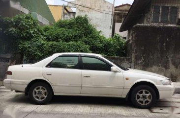 Pearl white Toyota Camry 97’ automatic