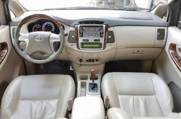 Toyota Innova V "Top of the line" 2014