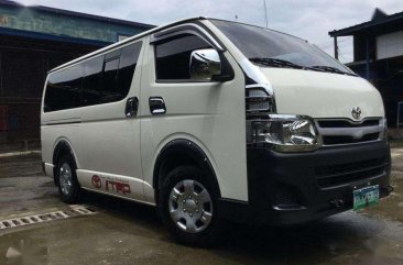 2013 Toyota Hiace commuter. Service only. As good as Brand new.