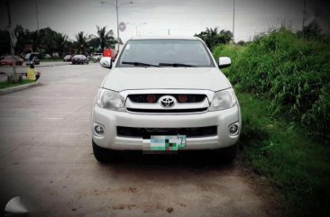 Toyota Hilux G 2010 model FOR SALE