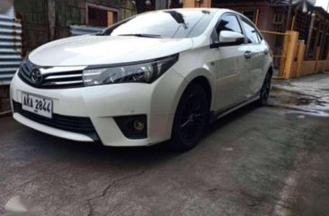 Toyota Altis 1.6V AT.pearlwhite 2015