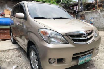 FOR SALE: TOYOTA Avanza 1.5G 2010 Model - Top of the Line