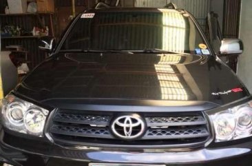 SELLING Toyota Fortuner 2010