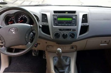 2010 TOYOTA Hilux G 4x2 diesel FOR SALE