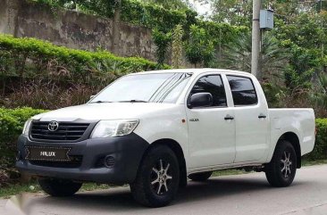 2013 Toyota Hilux j 4x2 MT FOR SALE