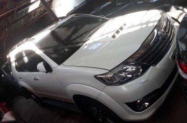 2016 TOYOTA Fortuner 2.5 V 4x2 Automatic Pearl White