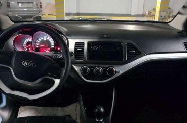 Selling: Kia Picanto 2016 M/T