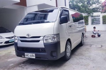 2015 Toyota Hiace Commuter 22k kms only