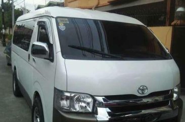 Toyota HIACE GL polar white 2014