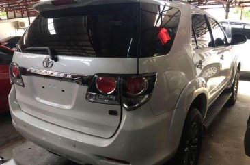 2016 TOYOTA Fortuner 2.5 V 4x2 Automatic P. White