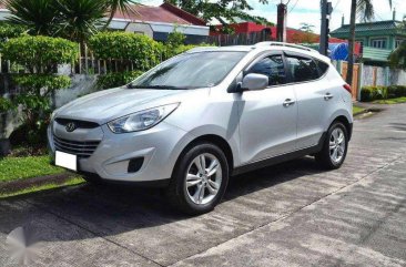 SELLING Hyundai Tucson 2012 automatic transmission