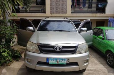 2006 Toyota Fortuner G Gas AT FOR SALE