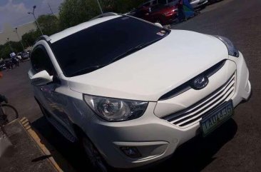 For Sale: HYUNDAI TUCSON 2.0 A/T Color: White