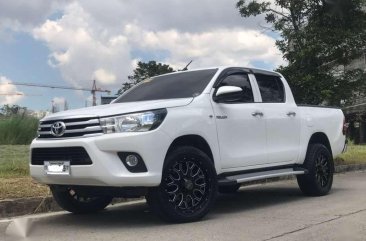 2017 TOYOTA Hilux 4x2 Manual FOR SALE