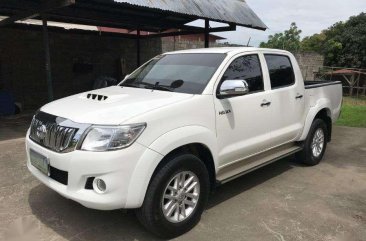 SELLING Toyota Hilux 2013