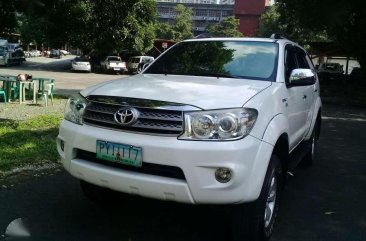 Toyota Fortuner model 2010  automatic gasoline good condition