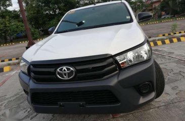SELLING Toyota Hilux 2017