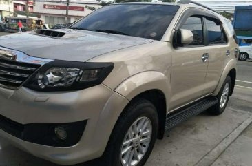 SELLING TOYOTA Fortuner V 4x2