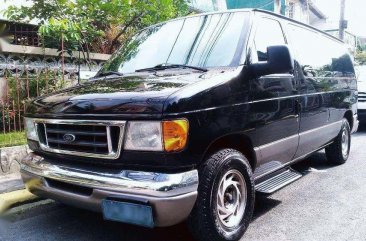 2003 Ford E150 Chateau Looks fresh in and out