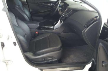 2012 Hyundai Sonata Premium Push button start engine