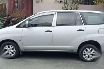 2011 Toyota Innova E  - Like new