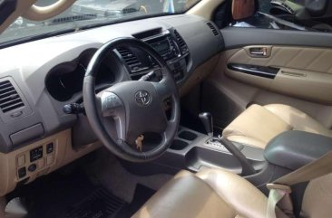 SELLING Toyota Fortuner g 2012