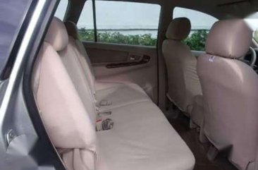 SELLING TOYOTA Innova G 2006 model