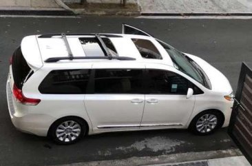 TOYOTA Sienna Top of the Line