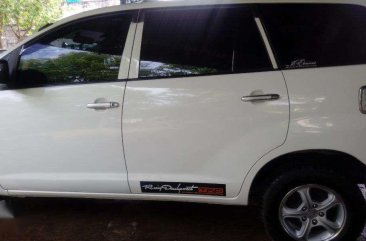 SELLING TOYOTA Innova J 2008