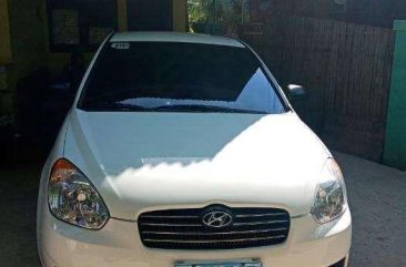 Selling Hyundai Accent 2010