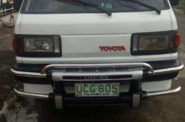 Toyota Lite Ace (White) 1995 Model