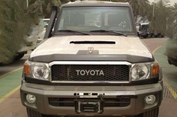 Toyota Land Cruiser 76 v8 lx 10 special