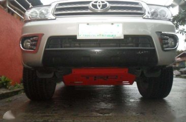 SELLING Toyota Fortuner v top of the line 2011