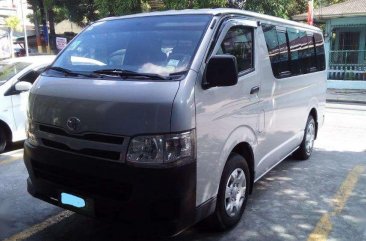 For sale Toyota Hiace commuter 2011 model. 