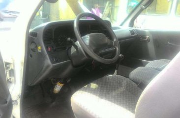 2004 Toyota Hiace commutter van dsl local