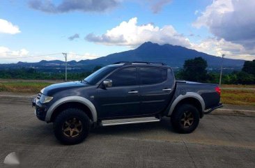 2012 Mitsubishi Strada glsv 4x4 top of the line