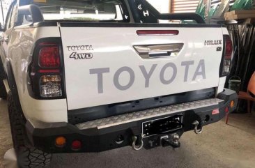 Toyota Hilux 2016 white 4x4 manual FOR SALE