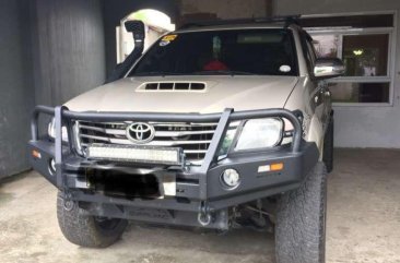 SELLING TOYOTA Hilux G 2015