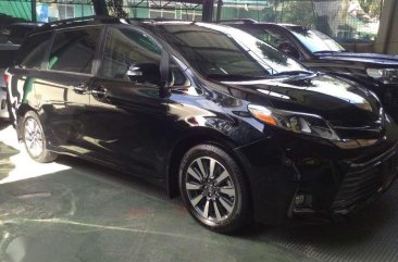 2018 Toyota Sienna limited AWD. NEW LOOK