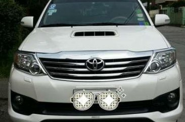 2014 TOYOTA FORTUNER V Top of the line 4x2