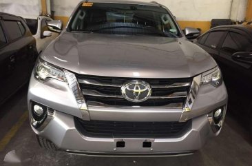 SELLING TOYOTA Fortuner 2016 V diesel matic