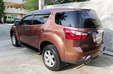 Almost brand new Isuzu Mu-X Gasoline 2015