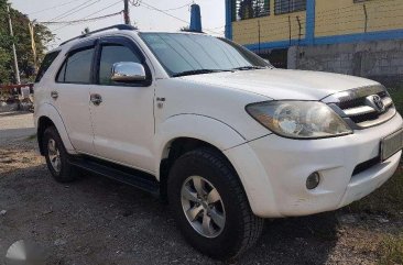 SELLING TOYOTA Fortuner G 4x2 diesel matic