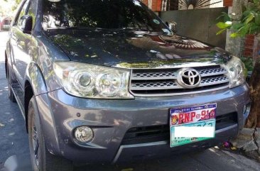 SELLING Toyota Fortuner 2009