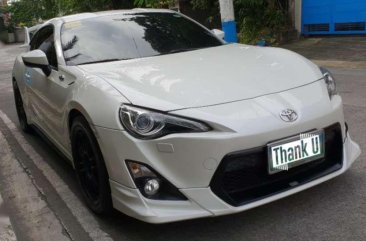 2014 Toyota 86 Aero pearl white mags