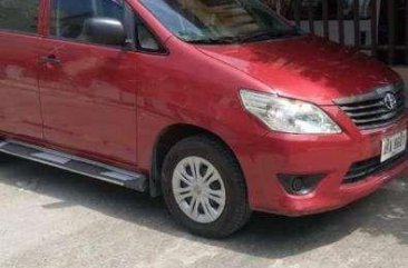 Toyota Innova 2.5 J color Red MT Diesel model 2015