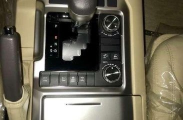 Toyota Land Cruiser LC200 VX DUBAI V8 AT 2017 