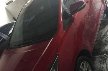 2017 TOYOTA Innova E manual red